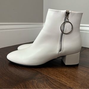 IDIFU Women’s Ring Zipper Ankle Boot size 10